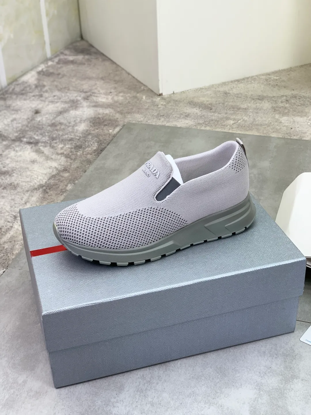 Men's shoes 💰P560💰[New model] Flying weave series (summer must-have) is now available on the official website, 🆘 Trendy brand (Prada) mainly promotes popular models, avant-garde and versatile fashionable men's shoes, private version molding, cowhide surface splicing 1:1.. Simple fashion, original imported cowhide lining and cowhide feet; the atmosphere and personality are more fashionable, eye-catching and pursuing class. It will subvert the old idea and be a must-have for fashion trendsetters with you! Must keep it for yourself! High-end comfort and low-end, high-end quality workmanship. Size: 38-45 6️⃣colors available.
